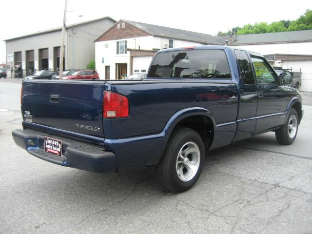 2002 Chevrolet S10 4dr Sdn Auto GLS w/XM