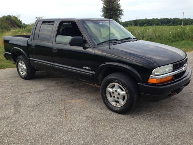 2003 Chevrolet S10 C300 Luxury Sedan 4D