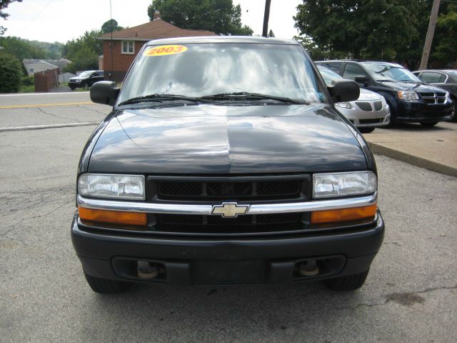 2003 Chevrolet S10 C300 Luxury Sedan 4D