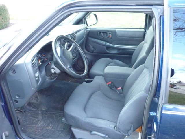 2003 Chevrolet S10 Base