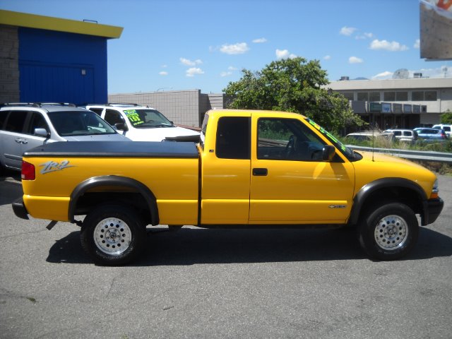 2003 Chevrolet S10 2dr Cpe I4 2.5 S