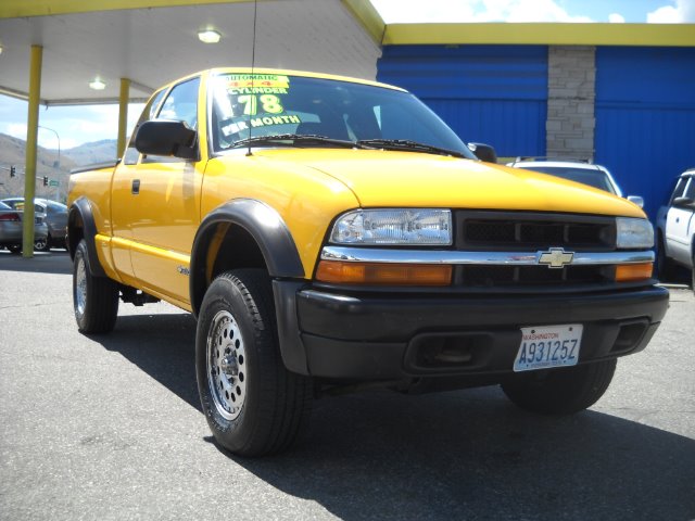 2003 Chevrolet S10 2dr Cpe I4 2.5 S