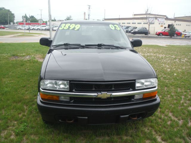 2003 Chevrolet S10 C300 Luxury Sedan 4D