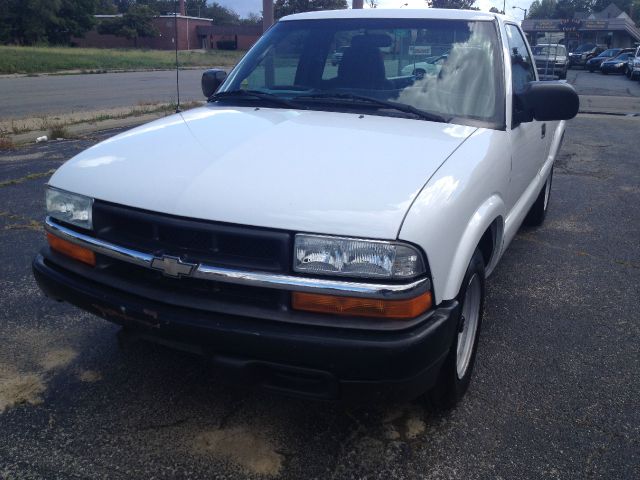 2003 Chevrolet S10 Short Box Standard