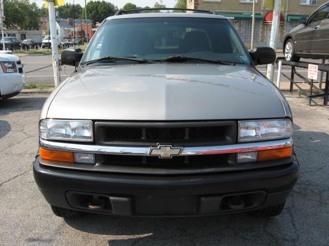 2003 Chevrolet S10 2003 Nissan GXE