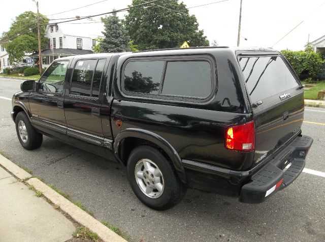 2003 Chevrolet S10 C300 Luxury Sedan 4D