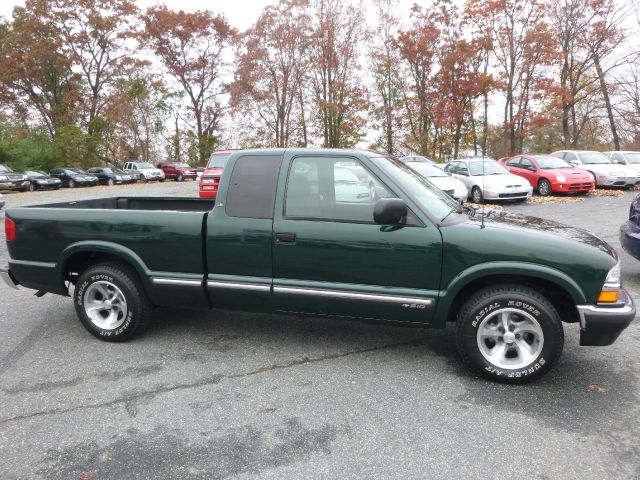 2003 Chevrolet S10 4dr Sdn SL Auto Sedan