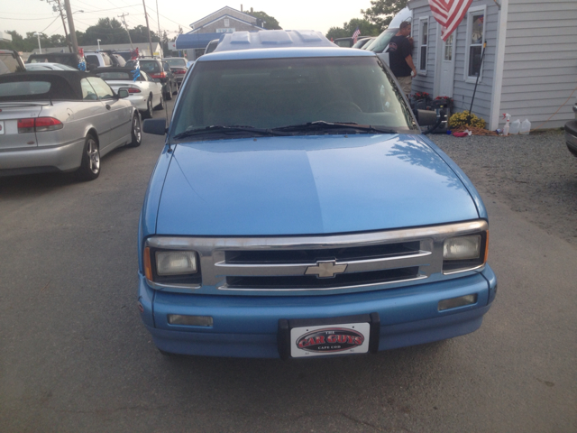 1997 Chevrolet S10 Pickup 4dr Sdn Auto GLS w/XM