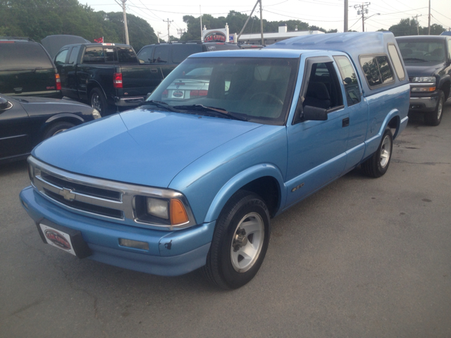 1997 Chevrolet S10 Pickup 4dr Sdn Auto GLS w/XM