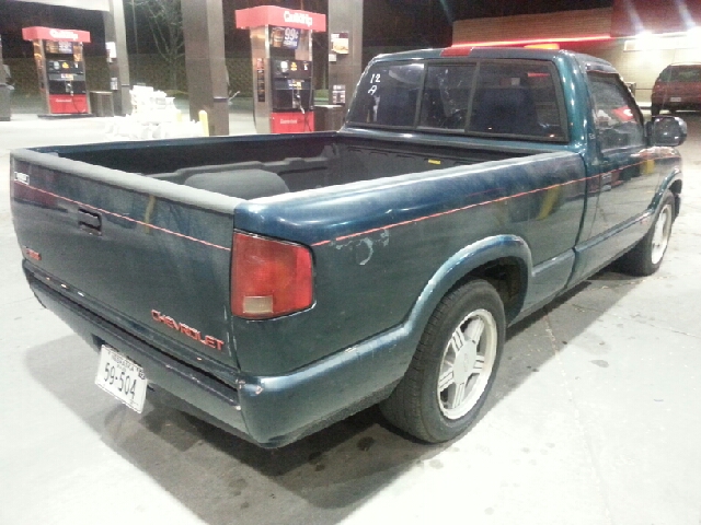 1998 Chevrolet S10 Pickup SL 2500 Snow Plow