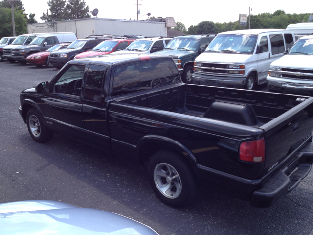 1998 Chevrolet S10 Pickup 4dr Sdn Auto GLS w/XM