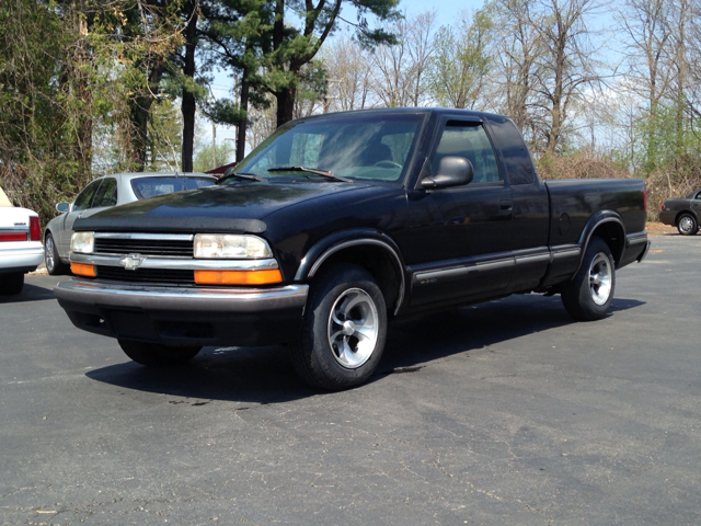 1998 Chevrolet S10 Pickup 4dr Sdn Auto GLS w/XM