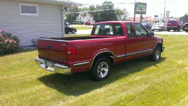 1998 Chevrolet S10 Pickup 4dr Sdn Auto GLS w/XM