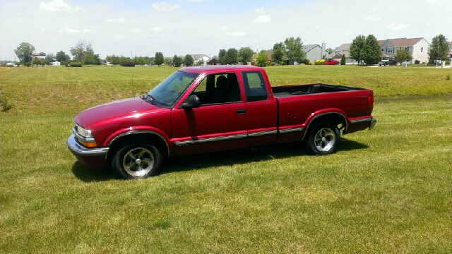 1998 Chevrolet S10 Pickup 4dr Sdn Auto GLS w/XM