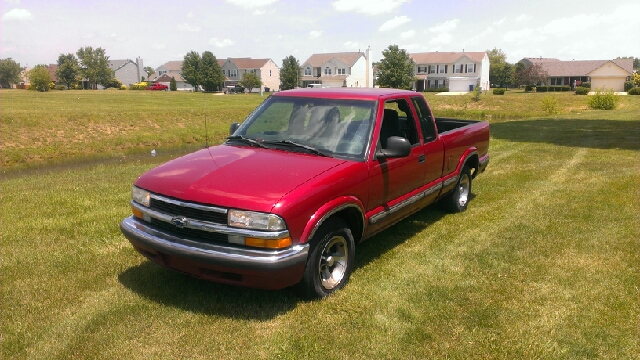 1998 Chevrolet S10 Pickup 4dr Sdn Auto GLS w/XM