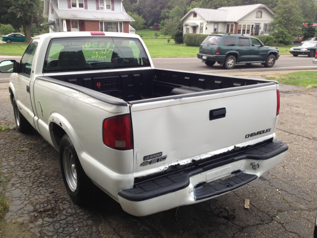 1998 Chevrolet S10 Pickup T Chairs