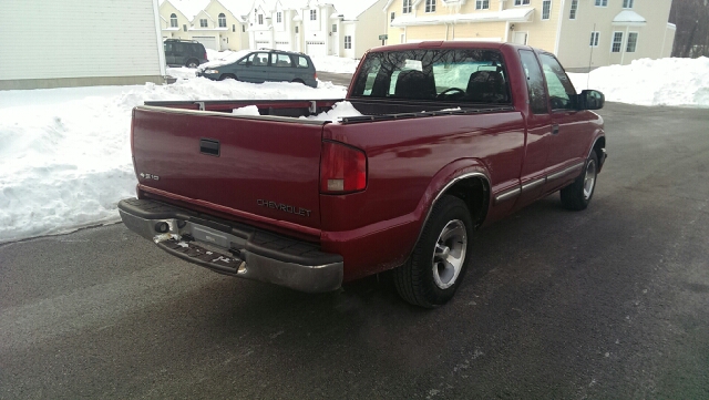 2000 Chevrolet S10 Pickup 4dr Sdn Auto GLS w/XM