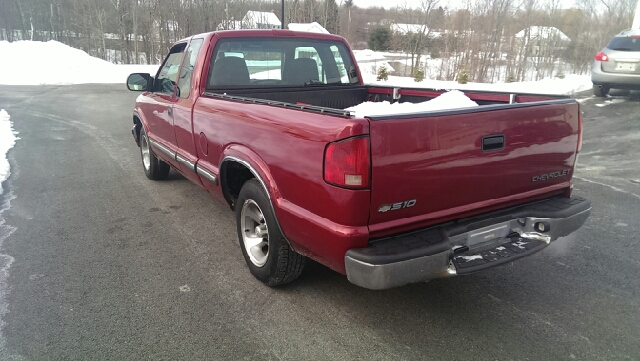 2000 Chevrolet S10 Pickup 4dr Sdn Auto GLS w/XM