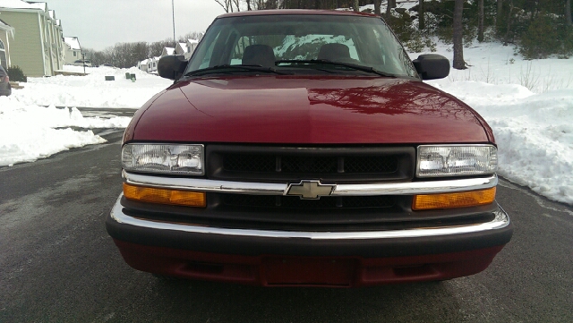 2000 Chevrolet S10 Pickup 4dr Sdn Auto GLS w/XM