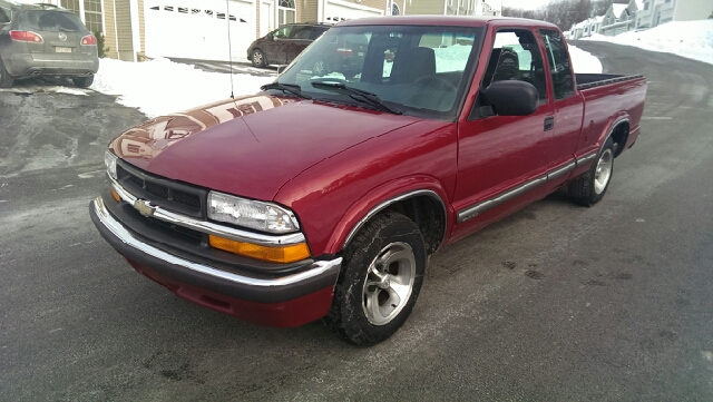 2000 Chevrolet S10 Pickup 4dr Sdn Auto GLS w/XM