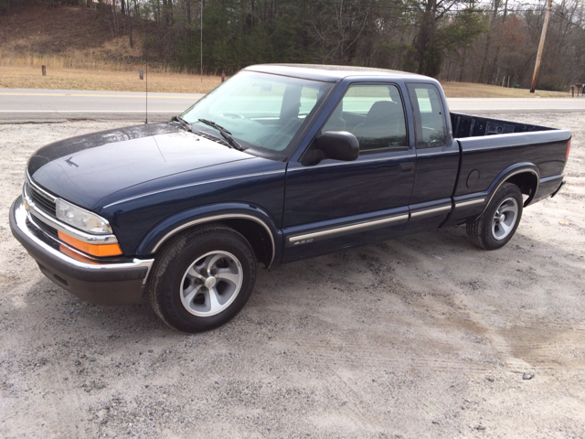 2000 Chevrolet S10 Pickup 4dr Sdn Auto GLS w/XM