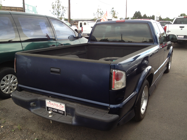 2001 Chevrolet S10 Pickup 4dr Sdn Auto GLS w/XM