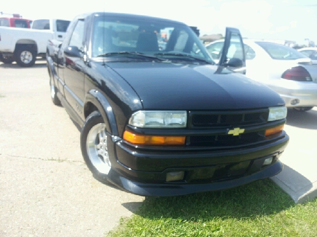 2002 Chevrolet S10 Pickup 4dr Sdn Auto GLS w/XM