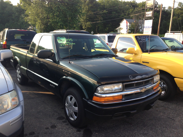 2002 Chevrolet S10 Pickup 4dr Sdn Auto GLS w/XM