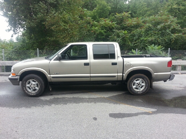 2002 Chevrolet S10 Pickup C300 Luxury Sedan 4D