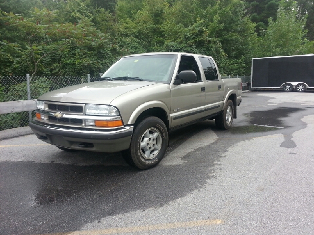 2002 Chevrolet S10 Pickup C300 Luxury Sedan 4D