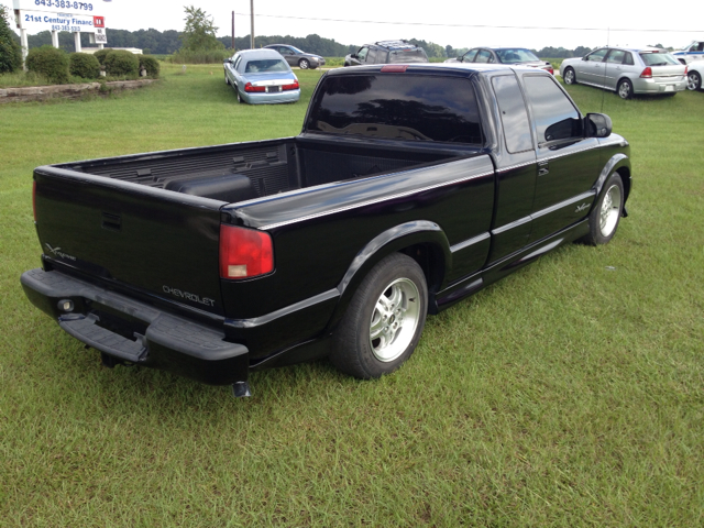 2002 Chevrolet S10 Pickup 4dr Sdn Auto GLS w/XM