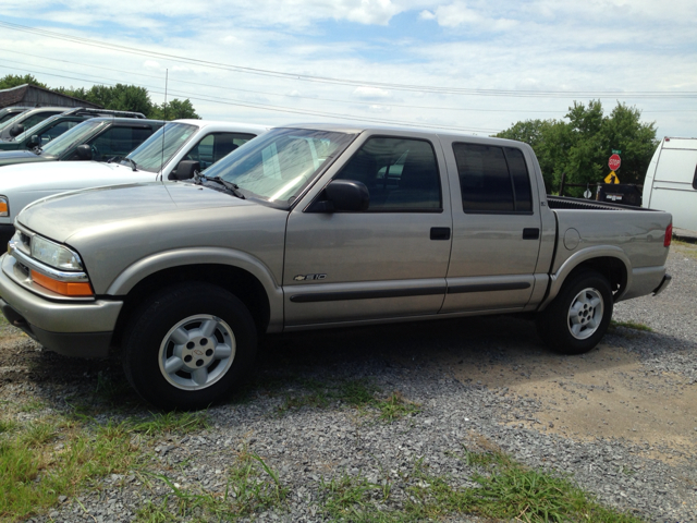 2003 Chevrolet S10 Pickup C300 Luxury Sedan 4D