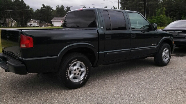 2003 Chevrolet S10 Pickup C300 Luxury Sedan 4D