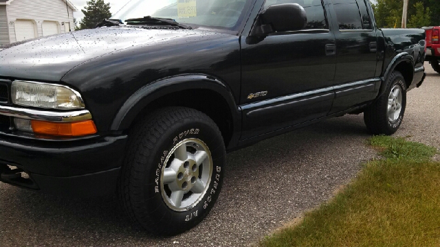 2003 Chevrolet S10 Pickup C300 Luxury Sedan 4D