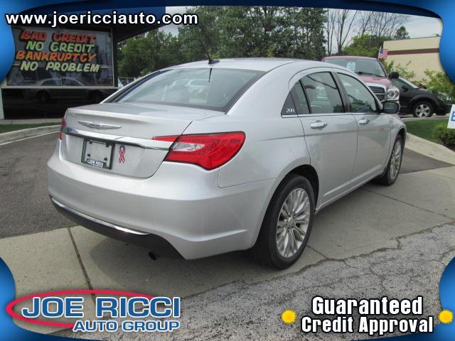 2011 Chrysler 200 GXE Sedan 4D