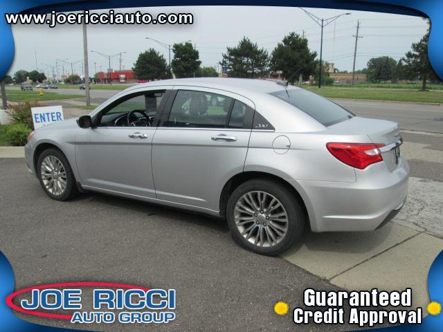 2011 Chrysler 200 GXE Sedan 4D