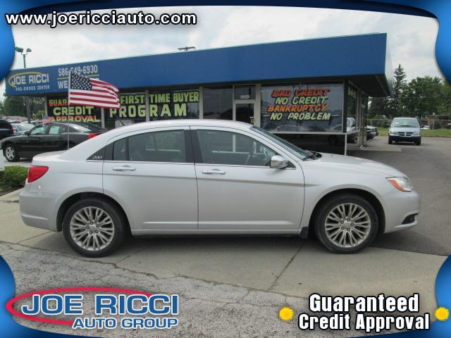 2011 Chrysler 200 GXE Sedan 4D