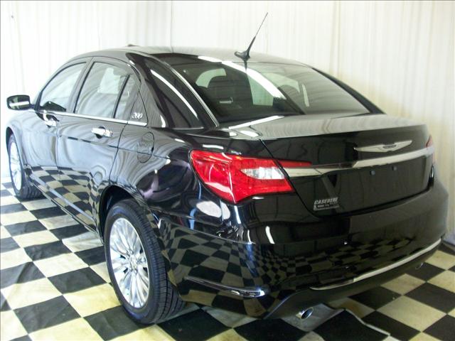 2011 Chrysler 200 SLT 25