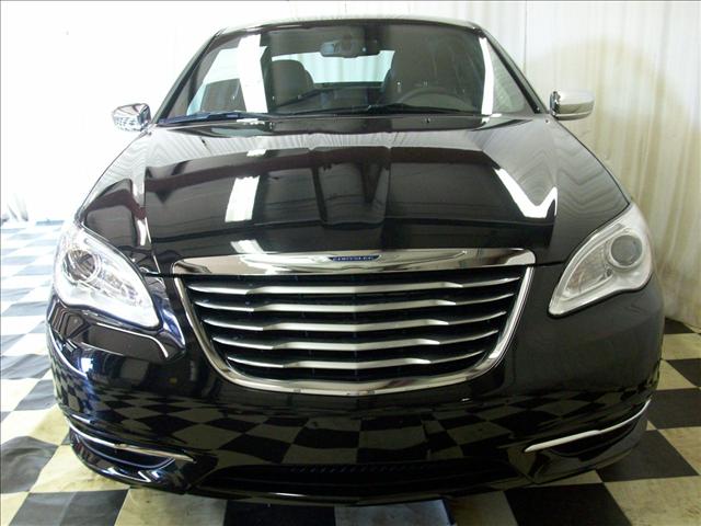 2011 Chrysler 200 SLT 25