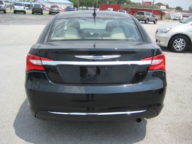 2011 Chrysler 200 SLT 25