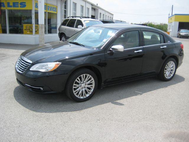 2011 Chrysler 200 SLT 25