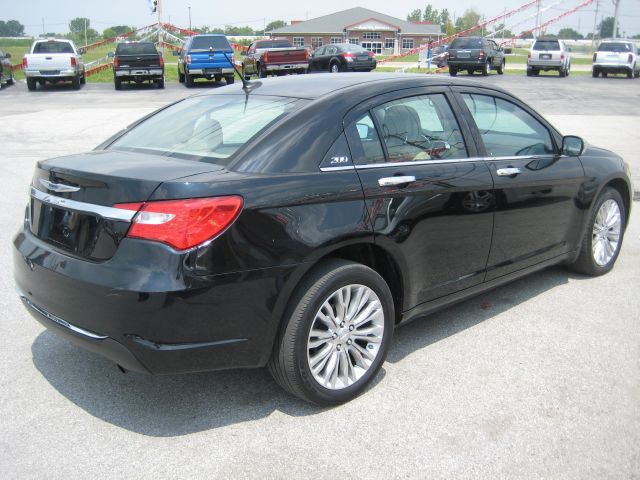 2011 Chrysler 200 SLT 25