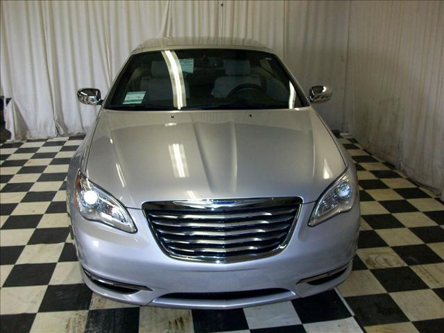 2011 Chrysler 200 SLT 25