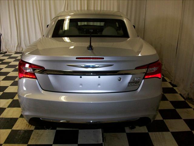 2011 Chrysler 200 SLT 25