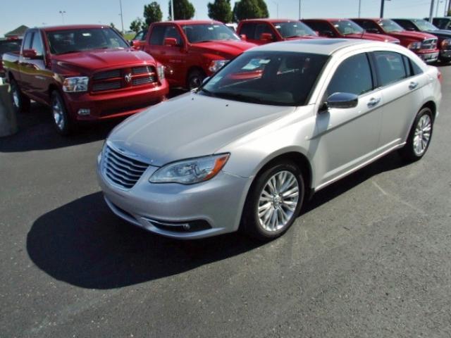 2012 Chrysler 200 SLT 25