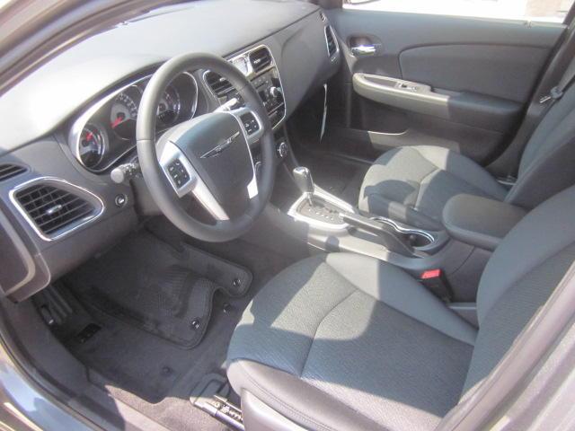 2012 Chrysler 200 4dr Sdn Auto