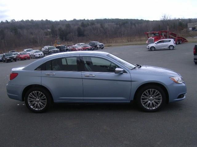 2012 Chrysler 200 SLT 25