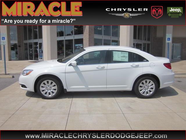 2012 Chrysler 200 5DR WGN AUTO (natl) Wagon