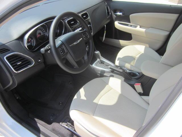 2012 Chrysler 200 5DR WGN AUTO (natl) Wagon