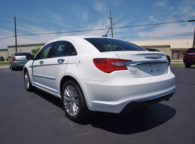 2012 Chrysler 200 SLT 25